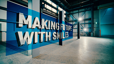 視点を変えれば未来が見える　MAKING FUTURE WITH SMILE篇