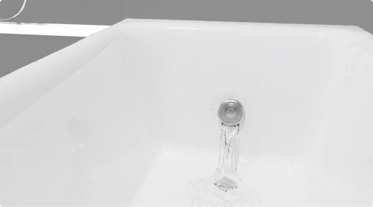 貯水されたドレン水は配管洗浄と一緒に浴槽を経由して排水